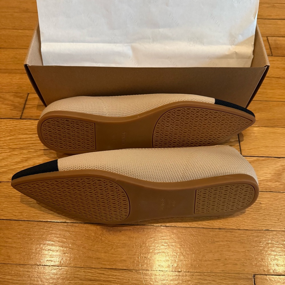 Vivaia Pointed-Toe Ballet Flats (Aria 5°) almond and black - Picture 9 of 9